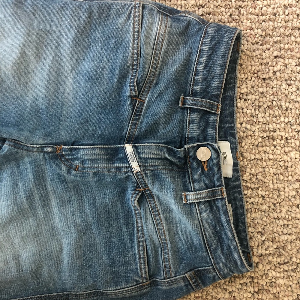 Closed Pedal Pusher Jeans